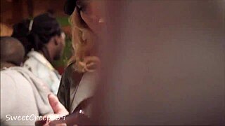 穿紧身裤的泡泡屁股在演唱会人群中被偷窥