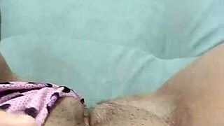 pov bucetuda novinha tocando sua buceta grande e carnuda com shortinho da minnie geme gostoso enquanto se deda com muito tes�o