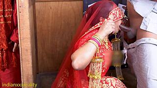 Índia XXX Desi em Hindi XXX - Boquete de buceta molhada com beijo na bunda grande e provocação de pau em conversa suja caseira