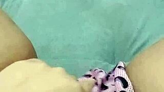 pov bucetuda novinha tocando sua buceta grande e carnuda com shortinho da minnie geme gostoso enquanto se deda com muito tes�o