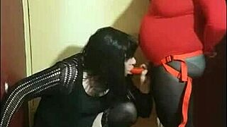 Трансвестит берет член от жопы прямо в рот?