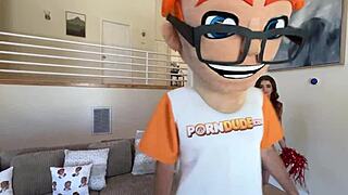 Высокие удары ногами превращаются в глубокие члены на кастинге чирлидеров. миниатюрная брюнетка 18+ скачет ковбойшей после минета