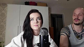 Hé szexi kis 18+ barna mistress, válaszolj most a kérdéseimre!