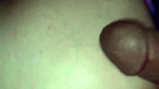 Onun Kalçasına Mastürbasyon Yap