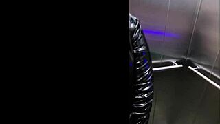 fucked neighbor's stepmom in elevator medellin