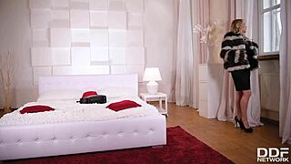 Busty blondie stasia bond plays with her shaved wet pussy and sex toys 😍