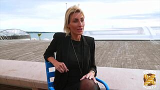 Anouk, Psicóloga de 30 Anos Especialista em Lingerie e Ação Sexy de MILF!