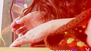 Красивая милф с идеальной жопой Uma Jolie страстно позирует в кемпере