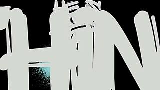 Hanımefendi köleyi bağlar derin boğaz sikişi için.