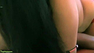 בהאבי מהכפר מציגה את הכוס היפה שלה לסקס! אבל רגע, זה אנאל רנץ' הבא או זיין תחת חמוד של קאקולד?