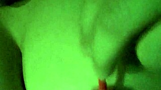 sesam lulčka in se igram s joški med mukanjem