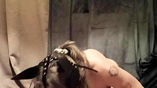 Aláztam a francia rabszolgámat bondage-zsal, pofonnal és játékokkal, amíg elélvezett.