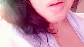 Colombian teen squirts outdoors for neighbors!