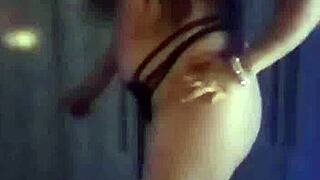 Gostosa bunduda halloween shows off big ass in lingerie