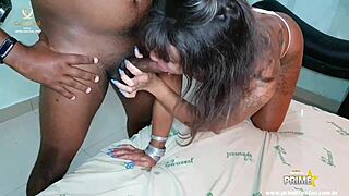 i'm kely pivetinhas givin a blowjb to a big blak cock in the hotal