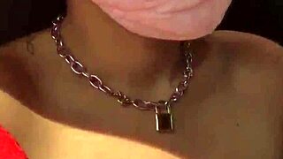 Брюнетка мастурбирует в Убере, потом даёт жопу