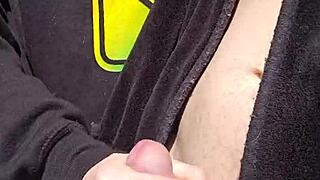 Intense outdoor fingering and handjob to orgasm