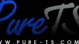 Entrevista sugerente detrás de cámaras con Ladyboy Mos en casting POV solo