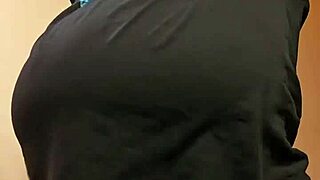 Sarah z ogromnymi grubymi cyckami