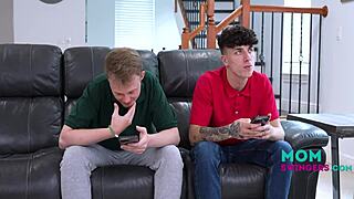 Stiefmoms reingelegt und sauer, aber eine gibt neugierig nach