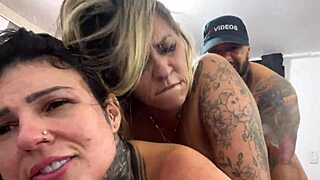 When We Do It That Way, a Tasty Threesome in the Bedroom