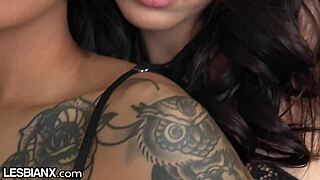 Gorgeous Brunettes Kiss And Orgasm Intensely