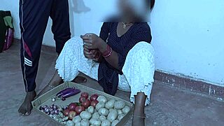 Sabji Wali Bhabhi's Wild Reality Sex Adventures