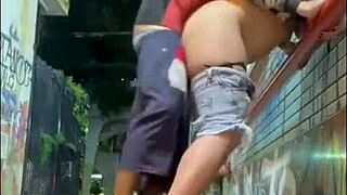 Que noite juntamos fetiches, começamos transando na rua em público comigo seduzindo.