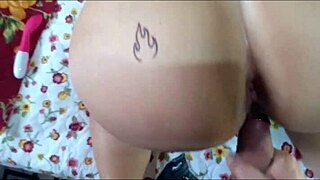 Tudtam, hogy a szomszéd szemét meglesz rám, már kész a punci gumi nélkül baszni