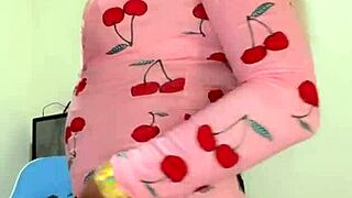 linda the rich sensual ladyboy trans crossdresses, looking sexy.