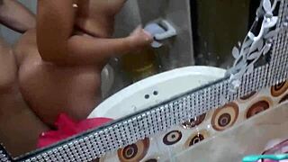 La empleada inmigrante curvy chupa verga gorda por dinero y cabalga con creampie!