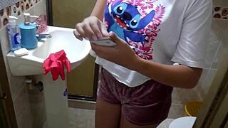 La empleada inmigrante curvy chupa verga gorda por dinero y cabalga con creampie!