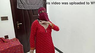 Desi pakistani beautiful housewife nude dance