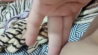 Beautiful Amateur Masturbates In The Morning Before College