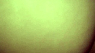 puta culona con unas enormes tetas le encanta mamar guebo y follar duro