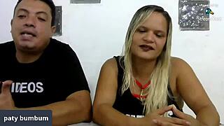 Paty Bumbum responde preguntas públicas al aire libre