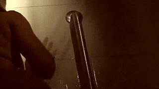 Sexy dahlia masturbates in naughty shower