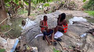 Adoración de culo al aire libre