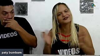 Paty bumbum answers public questions outdoors