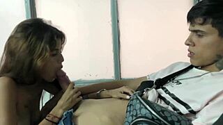 Ensam med styrsystern kunde inte motstå att knulla henne 😈