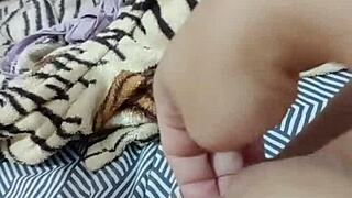 Beautiful Amateur Masturbates In The Morning Before College