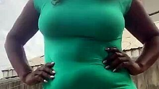 My hot wife with big ass is so sexy in homemade videos! 😘