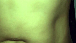 puta culona con unas enormes tetas le encanta mamar guebo y follar duro