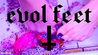 Bare toes crushing juicy fruit so wet 😏