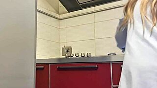 Gostosa Limpa O Fogão E Fica Hot