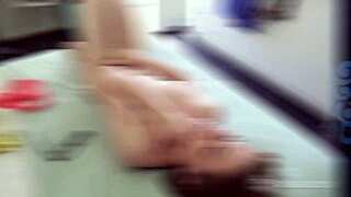 Çekici kızıl saçlı güzellikler Soha Belle ve Aurora Odaire çoraplı