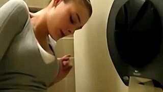 Quickly Cum In The Toilet