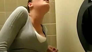 Quickly Cum In The Toilet