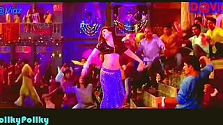 kareena shows her hottest navel teasing big tits