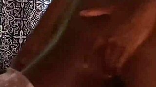 짜증나는 남친이 퀵키 섹스 중에 전화해!